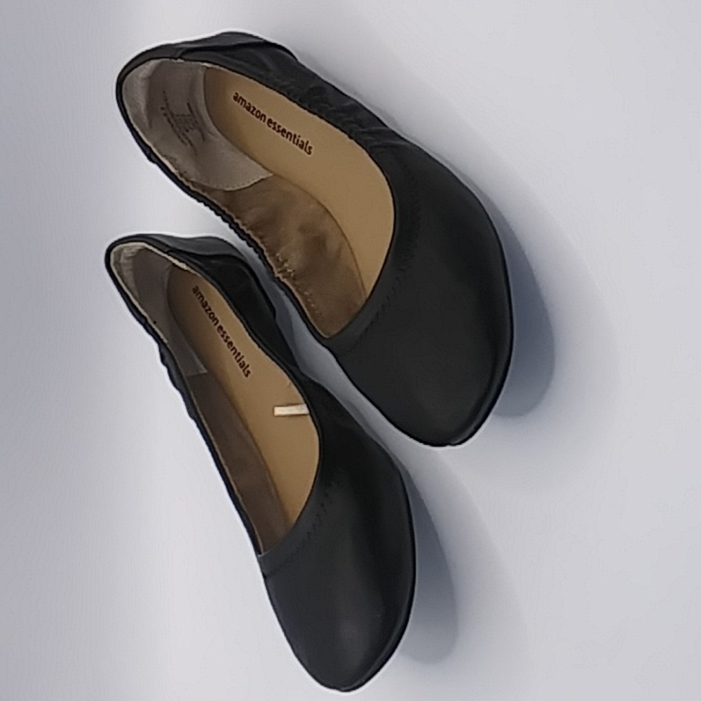 Amazon Essentials flats